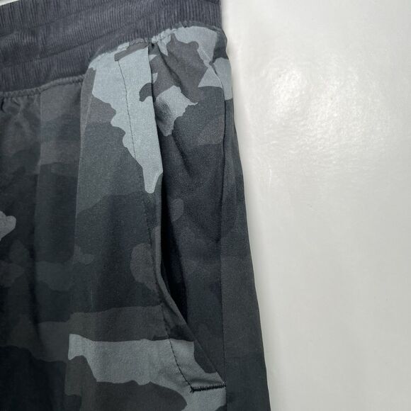 Under Armour Elite Cargo Shorts Mens Small Black Gray Camo Fitted Athletic - Picture 5 of 12